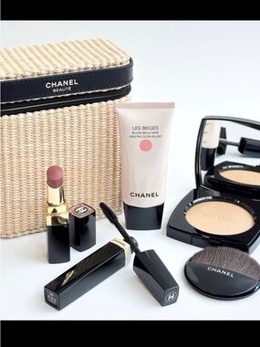 Chanel LES BEIGES HEALTHY GLOW
SUMMER ESSENTIALS
Limited Edition